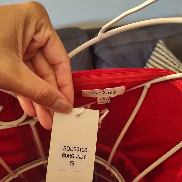 Red Dress - Picture 4 of 4